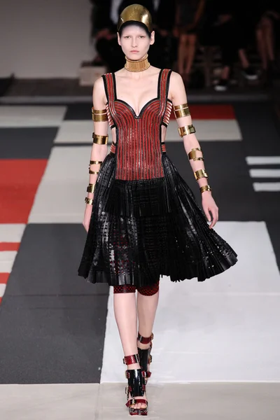 Look 8